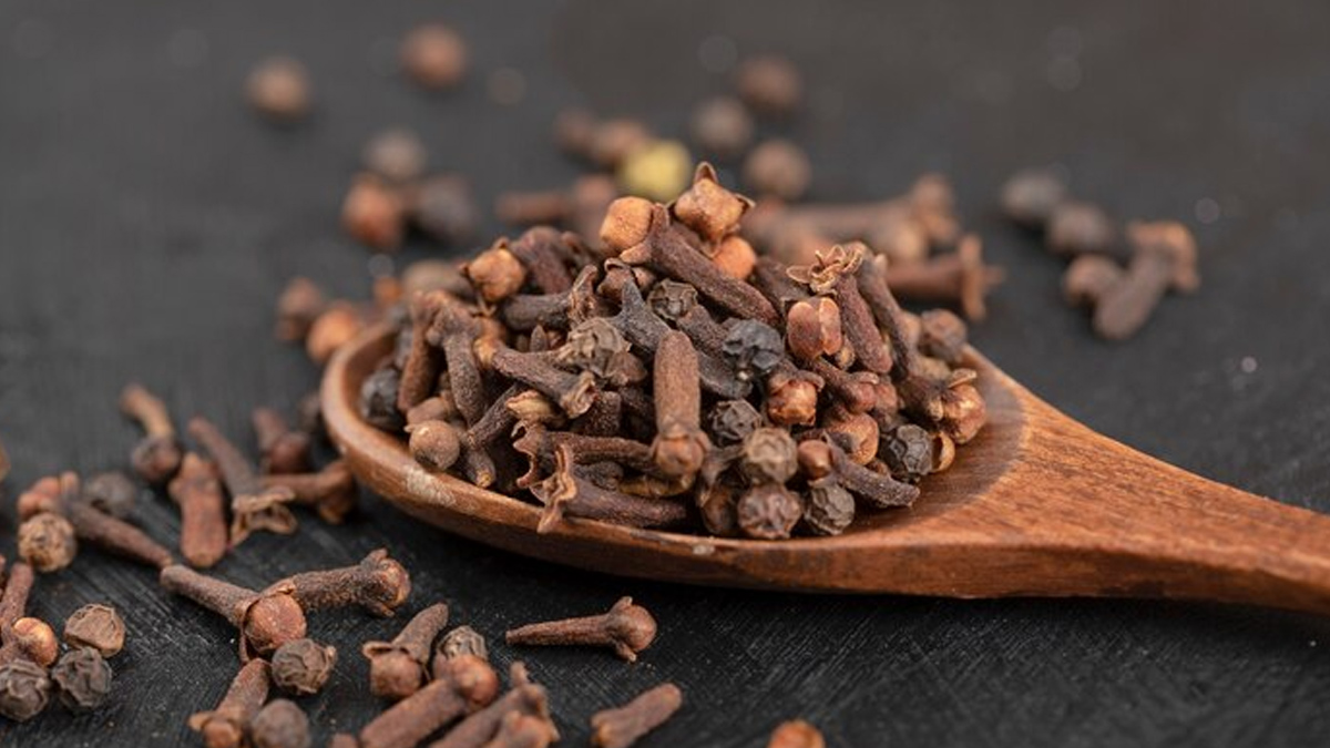 Who Should Not Drink Clove Water