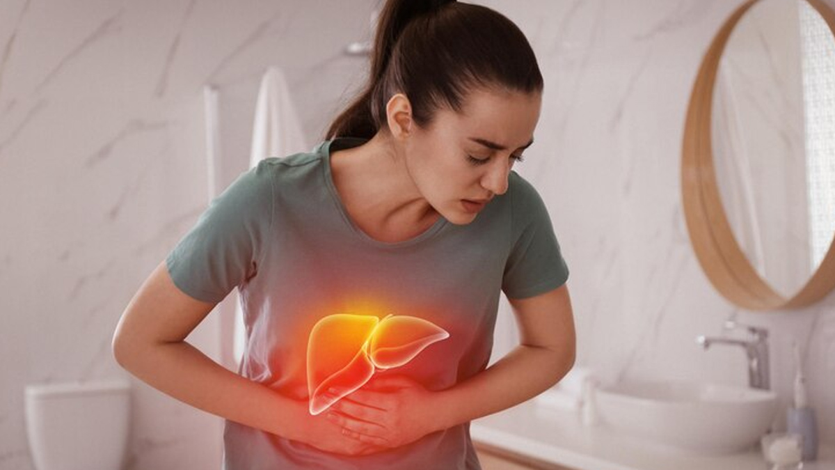 can smoking harm the liver know from doctor in hindi 01