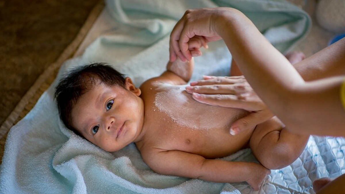 things-to-read-on-a-baby-skin-oil-label-main