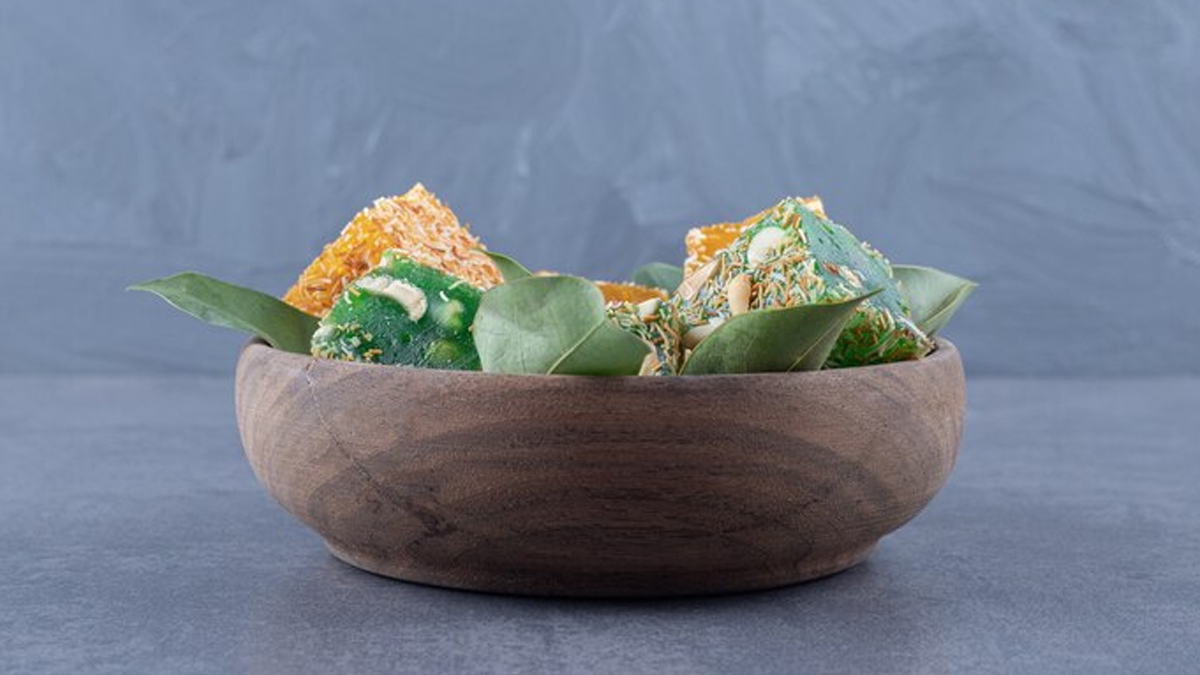 बदलते मौसम में सर्द हवा और इंफेक्शन से रहें सतर्क, खाएं एक्सपर्ट की बताई औषधीय गुणों वाली मिठाई