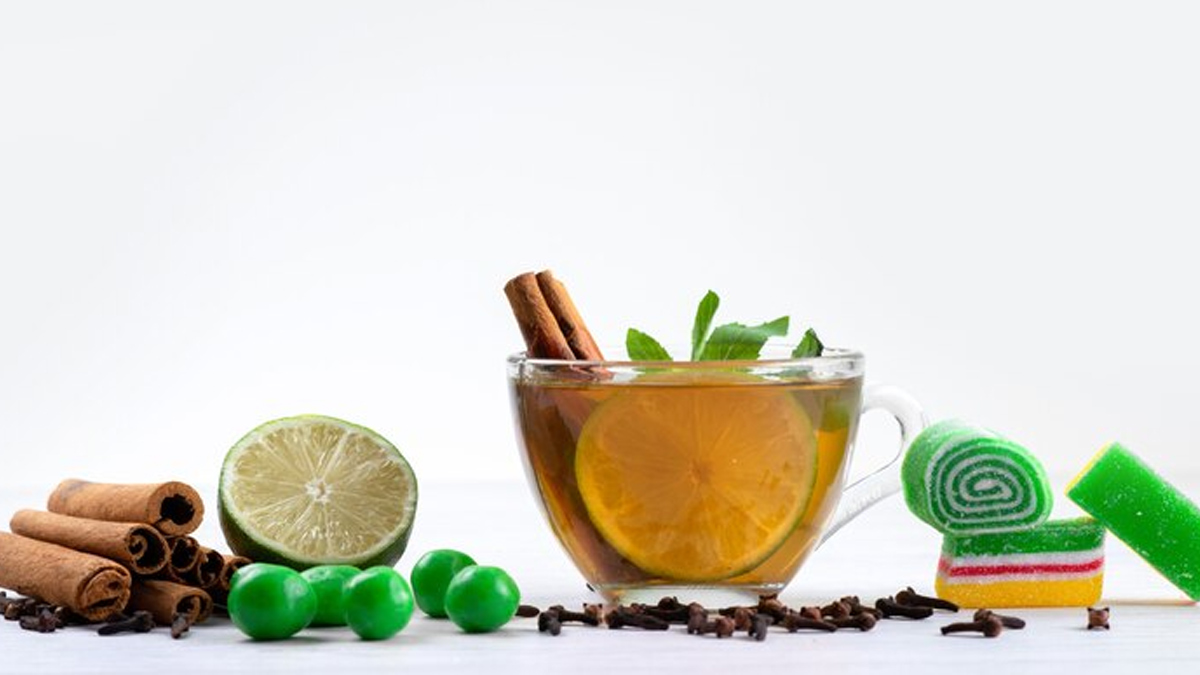 होली पर पकवान खाने के बाद इन 5 आयुर्वेदिक ड्रिंक से करें शरीर को डिटॉक्स | Post Holi Diet 2025 Ayurvedic drinks for body detox in Hindi Post-Holi-Diet-2025-Effective-Ayurvedic-drinks-for-full-body-detox-inside