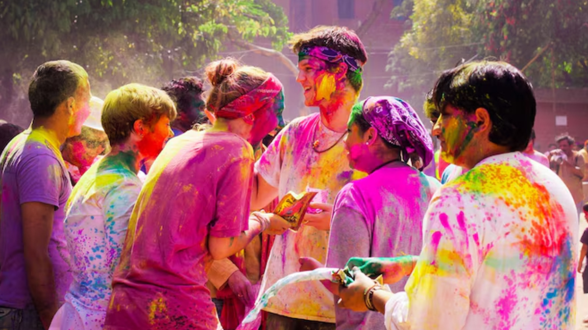 holi 2025 natural ways to remove holi colours in hindi 01