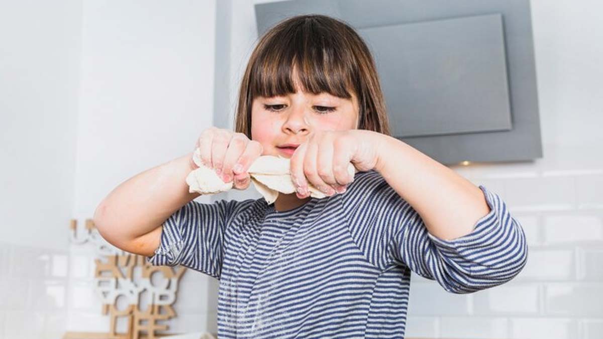 बच्चों में कैल्शियम की कमी के लक्षण और पूरा करने का तरीका | Symptoms of calcium deficiency in children | Baccho main calcium ki kami ke lakshan symptoms-of-calcium-deficiency-in-children-inside