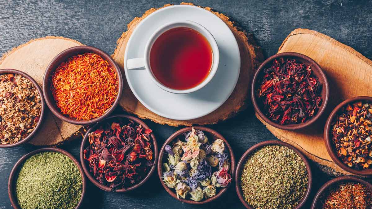 पेट में कीड़े होने पर पिएं इन 5 चीजों से बना आयुर्वेदिक काढ़ा, मिलेगी राहत