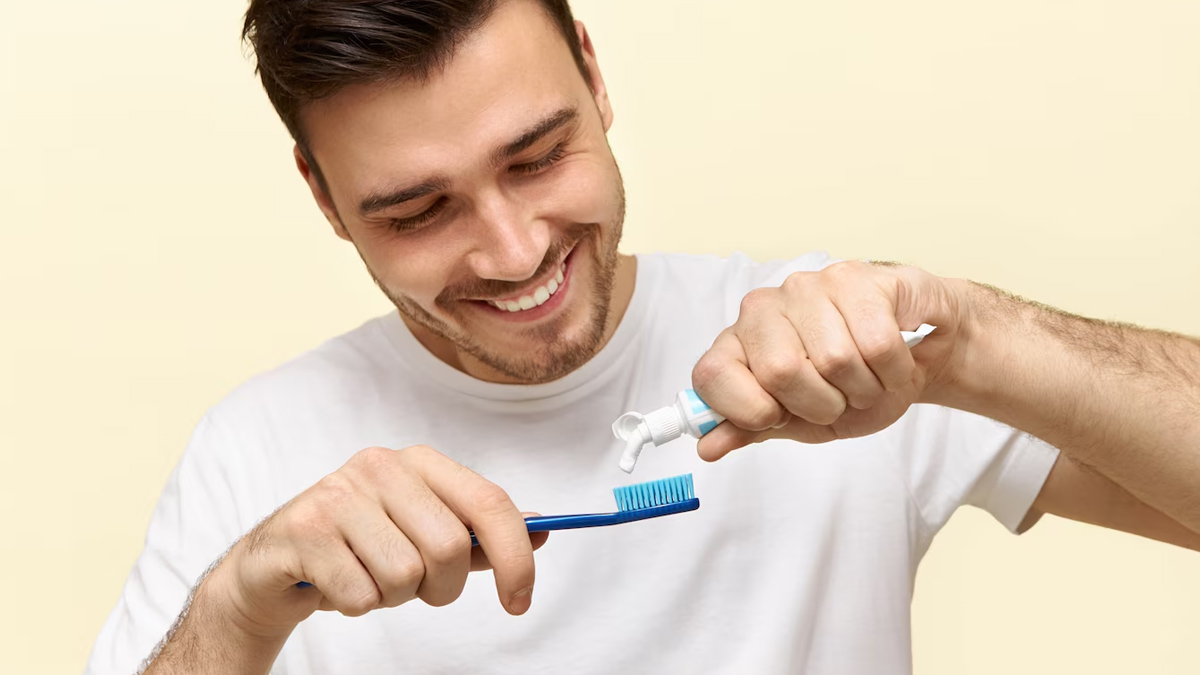 fluoridetoothpaste-inside