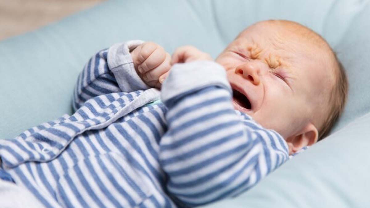 myths and facts related to newborn babies health 01 (3)