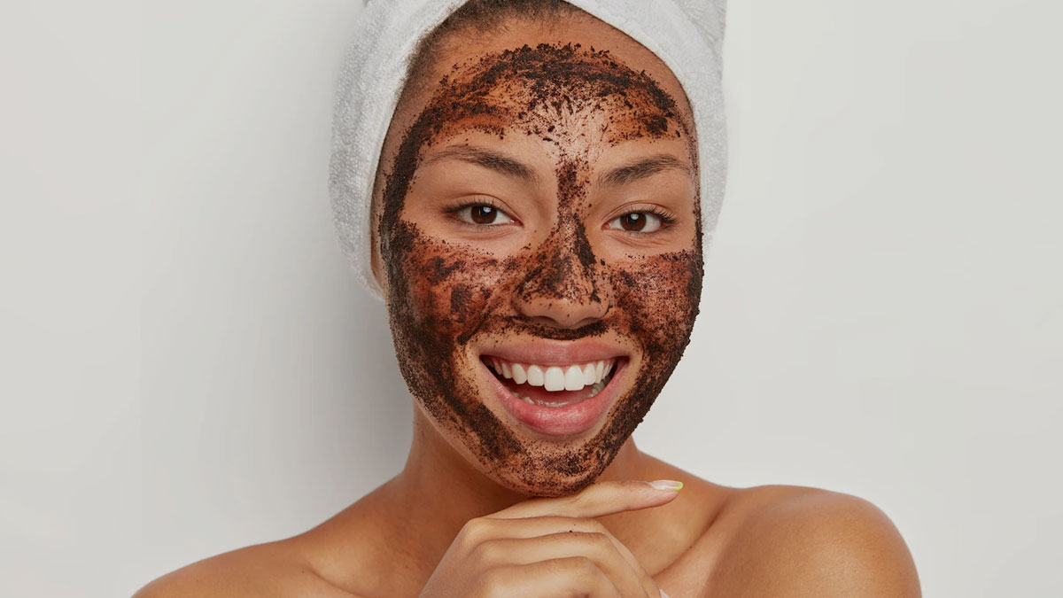 चेहरे पर कॉफी का मास्क लगाने के फायदे skincare-diary-sneha-applies-coffee-mask-for-glowing-skin-protects-from-pollution-inside