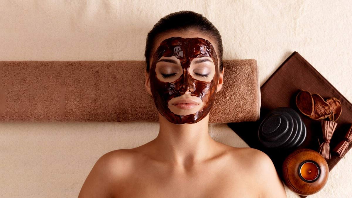 चेहरे पर कॉफी का मास्क लगाने के फायदे skincare-diary-sneha-applies-coffee-mask-for-glowing-skin-protects-from-pollution-inside3