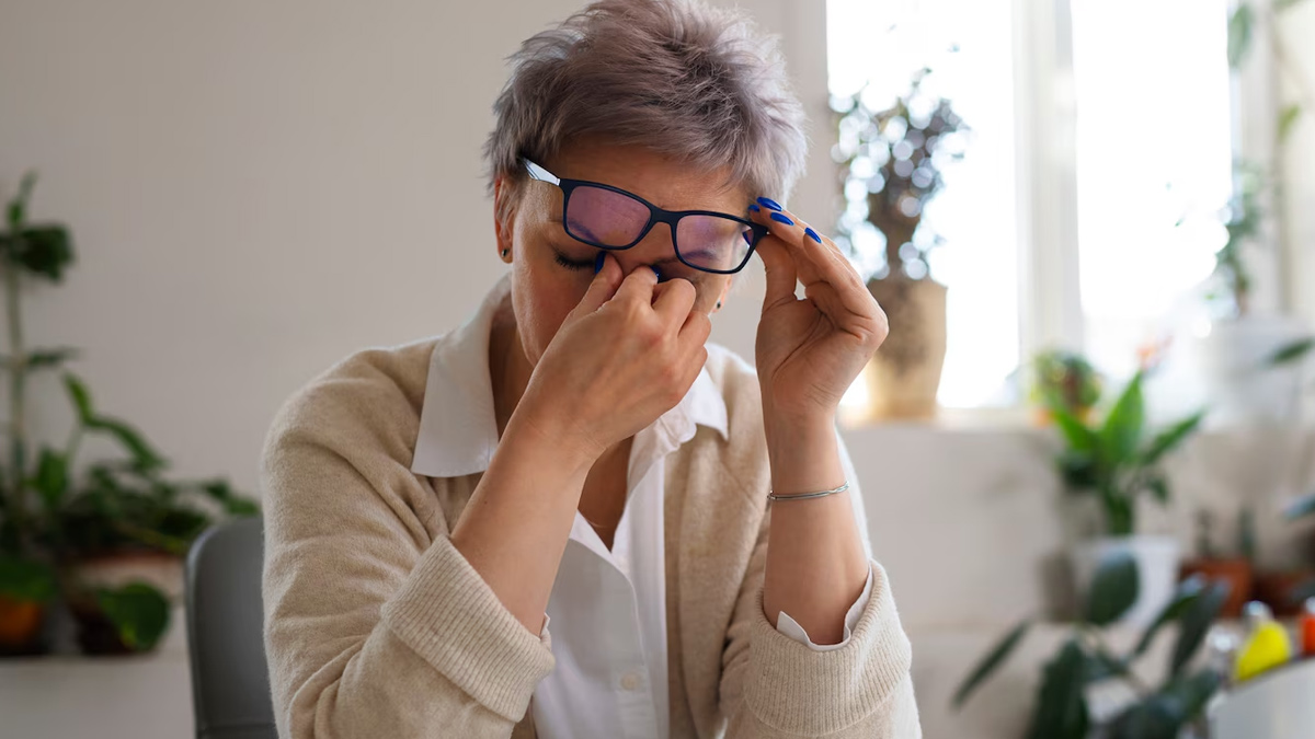 glasses and headache