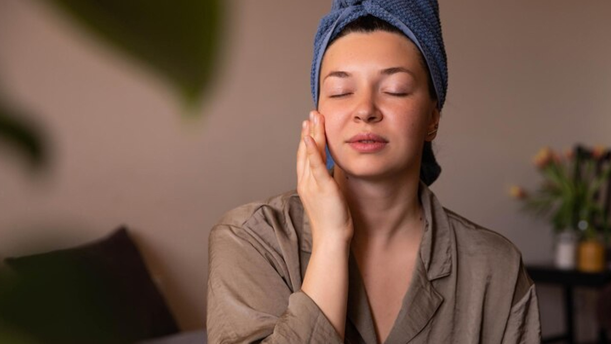 almond-milk-cream-to-reduce-aging-symptoms-in