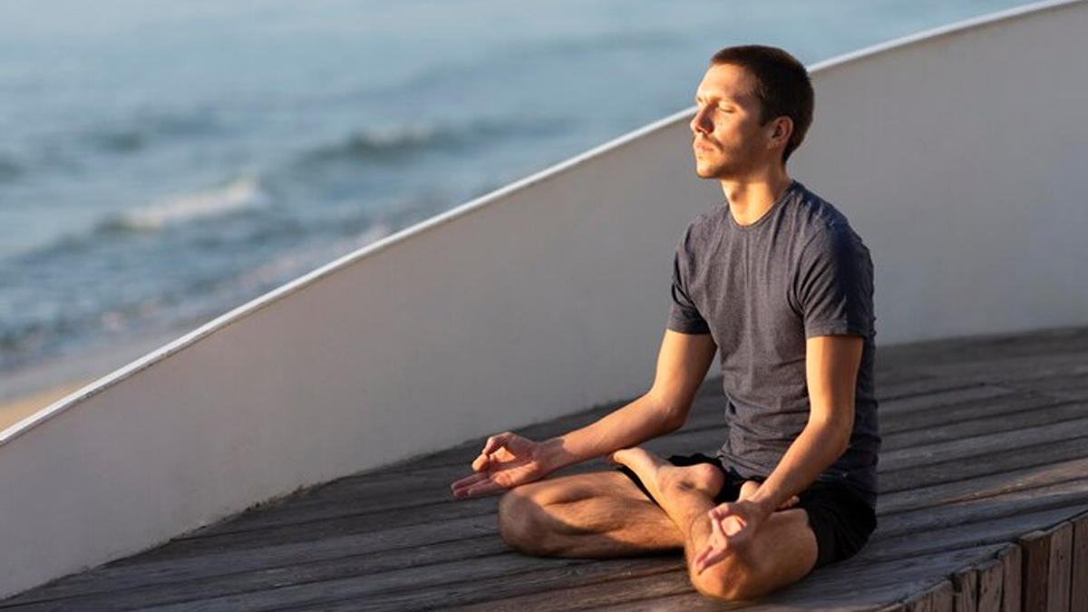 7 signs yoga is helping your mind in hindi Untitled-1