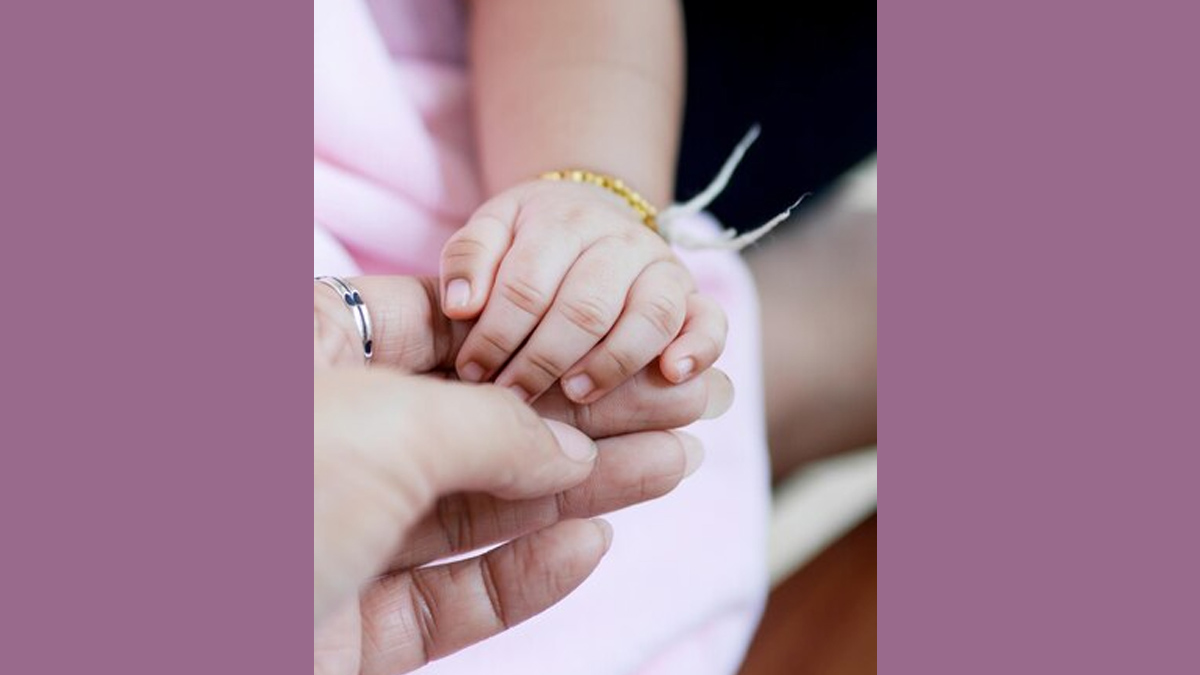 how to breastfeed premature in hindi