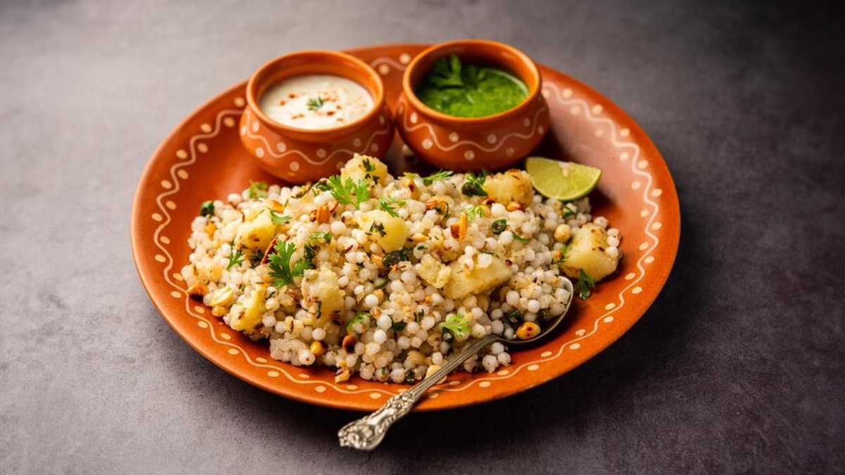 Chaitra Navratri 2025: व्रत में साबूदाना खिचड़ी खाते समय न करें ये 7 गलतियां, वरना ब‍िगड़ सकता है हाजमा