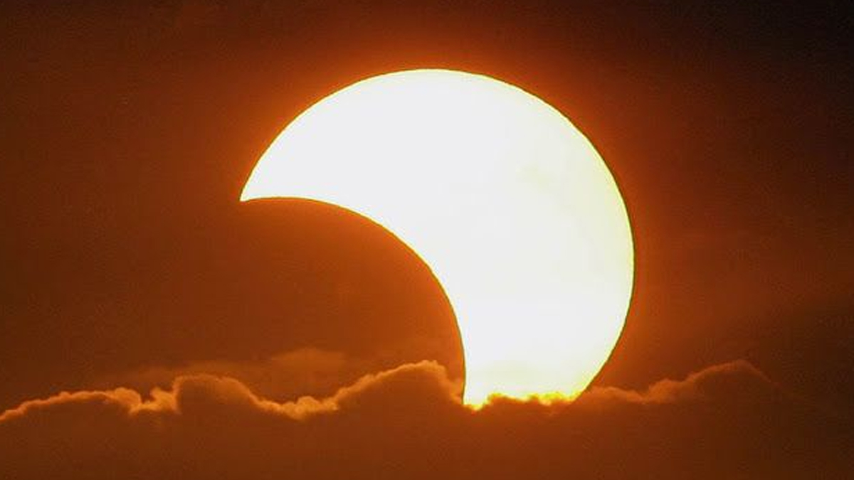 is-sleeping-during-solar-eclipse-harmful-in-pregnancy-for-baby-inside