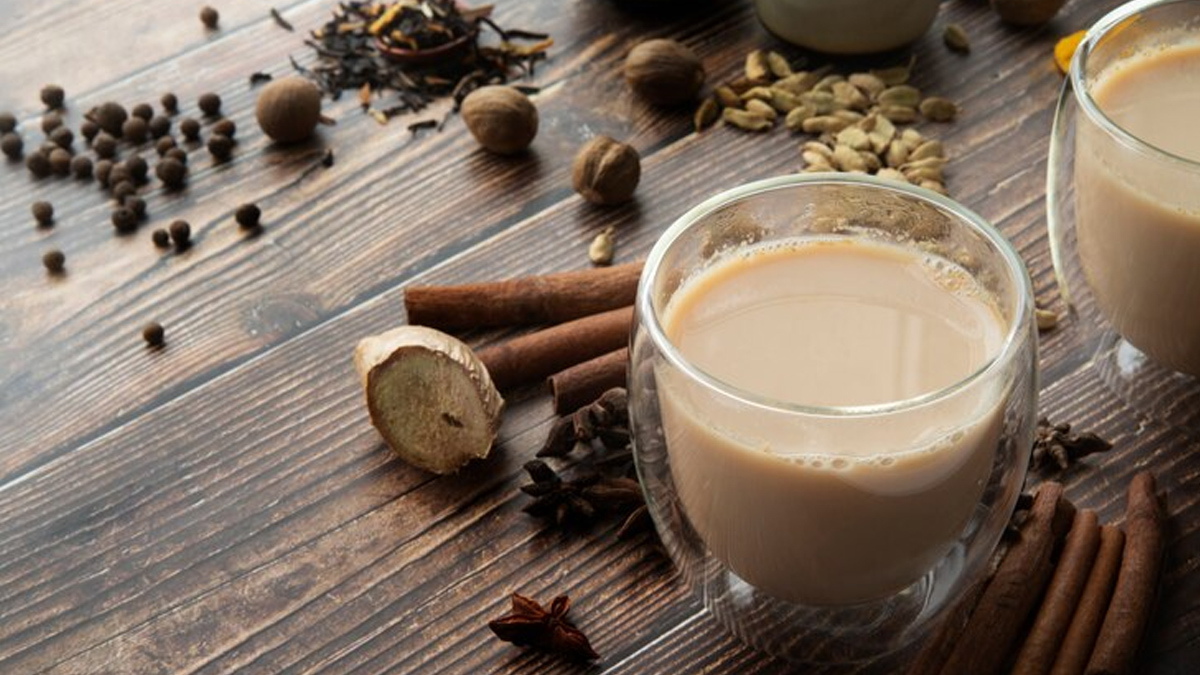 गर्मियों में अदरक वाली चाय पिएं या नहीं, एक्सपर्ट से जानें