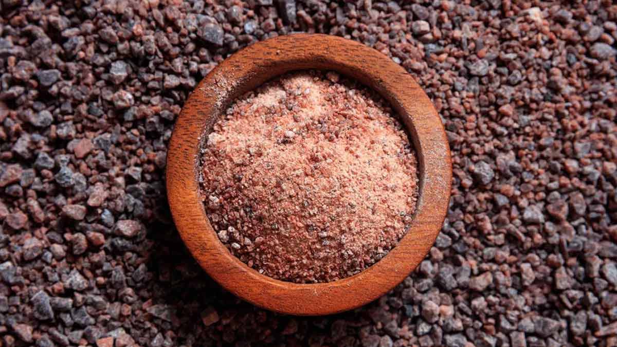काला नमक खाली पेट लेना कितना सही? सेवन से पहले डॉक्टर से जानें