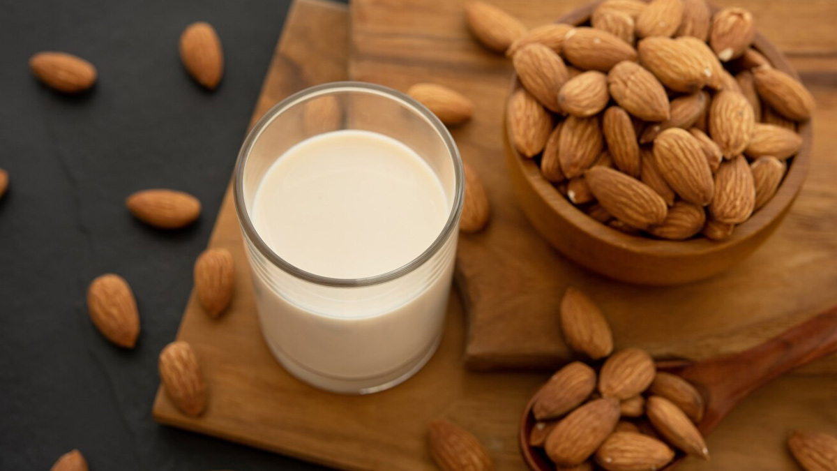 can we drink almond milk in summer