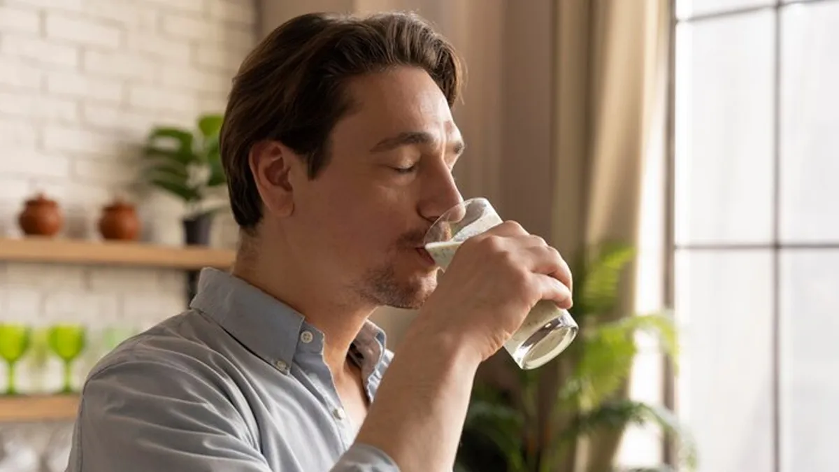क्या पानी पीने से पित्त कम होता है? जानें Bile Reflux की समस्या में क्या करें