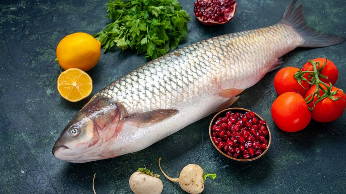 क्या मछली खाने से दिमाग तेज होता है? एक्सपर्ट से जानें ब्रेन हेल्थ के लिए इसके फायदे