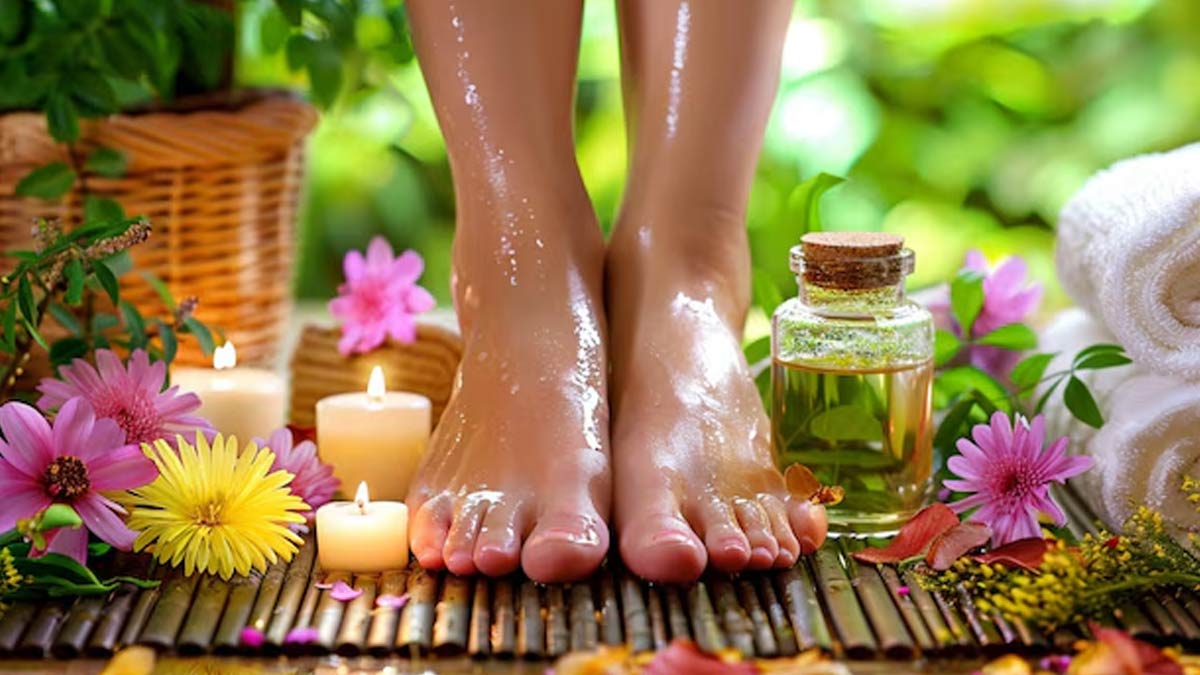 पैर की नसों को र‍िलैक्‍स करने के ल‍िए इन 5 हर्बल ऑयल्‍स से करें माल‍िश, जकड़न-थकान से भी म‍िलेगी राहत