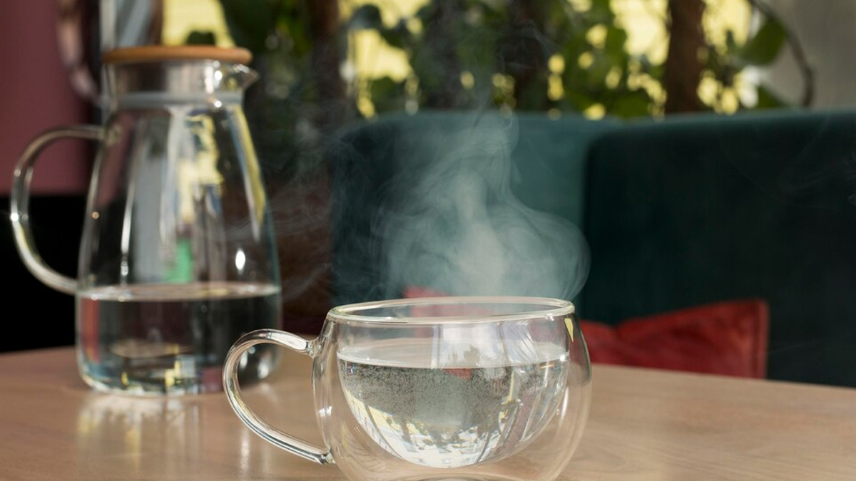 why you should drink warm water for better digestion in hindi 01 (3)