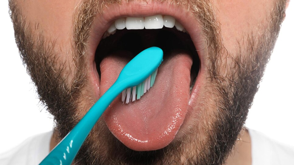 why is it important to clean the tongue according to ayurveda in hindi 01 (3)
