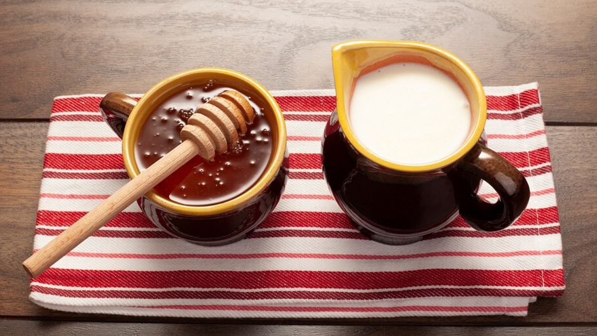 honey-and-milk-benefits