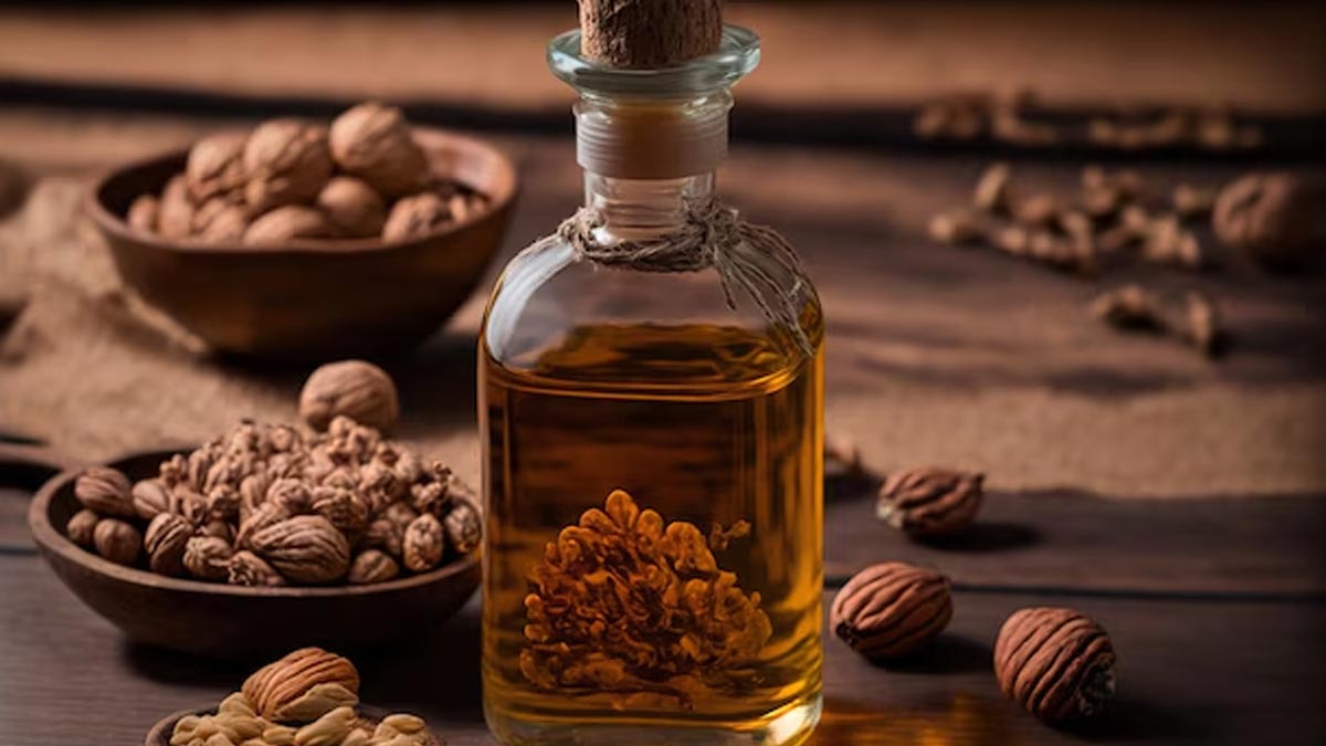 डिलीवरी के बाद कमर दर्द से राहत पाने के हर्बल तेल | herbal oils to use for post-delivery massage for back pain in Hindi Back-pain-insid2