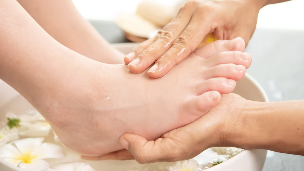 Benefits of magnesium oil on feet 01 (4)