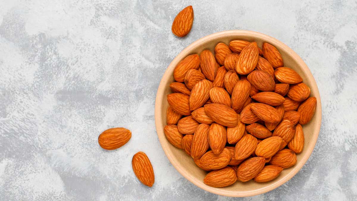 क्या गर्मियों में बादाम मक्खन खाना चाहिए? एक्सपर्ट से जानें