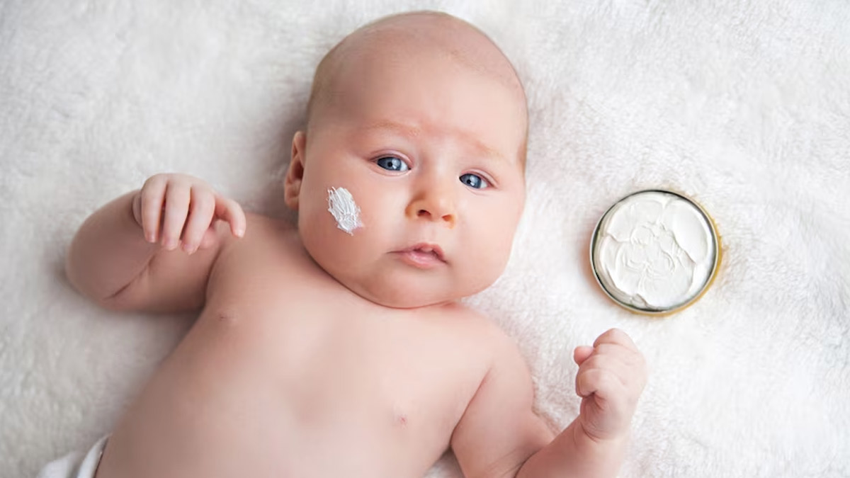 क्या बच्चों के चेहरे पर मलाई लगाना सुरक्षित है- Is it safe to apply cream on children's faces 5-reasons-one-should-read-ingredients-in-baby-soap-inside