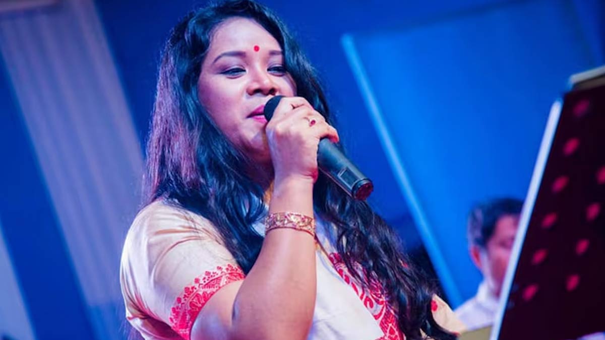 कैंसर से जंग हारी मशहूर सेलेब्रिटी, अस्पताल में भरी आखिरी सांस, फैंस को लगा सदमा 2 Assam Singer Gayatri Hazarika Passes Away At 44