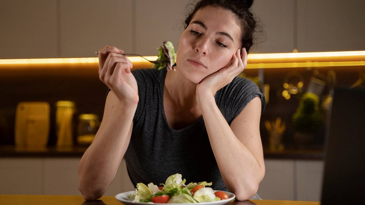 बुखार से लड़ने के लिए बढ़ाएं शरीर की ताकत, डाइट में शाम‍िल करें ये 5 फूड्स