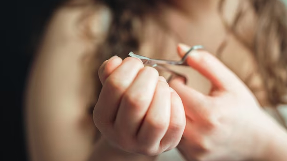 how to treat an ingrown fingernail  in