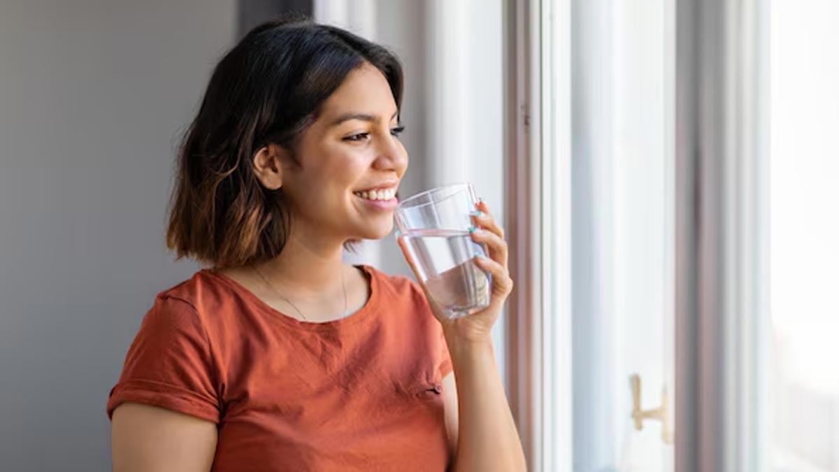 is it safe to drink warm water in stomach pain 01 (6)