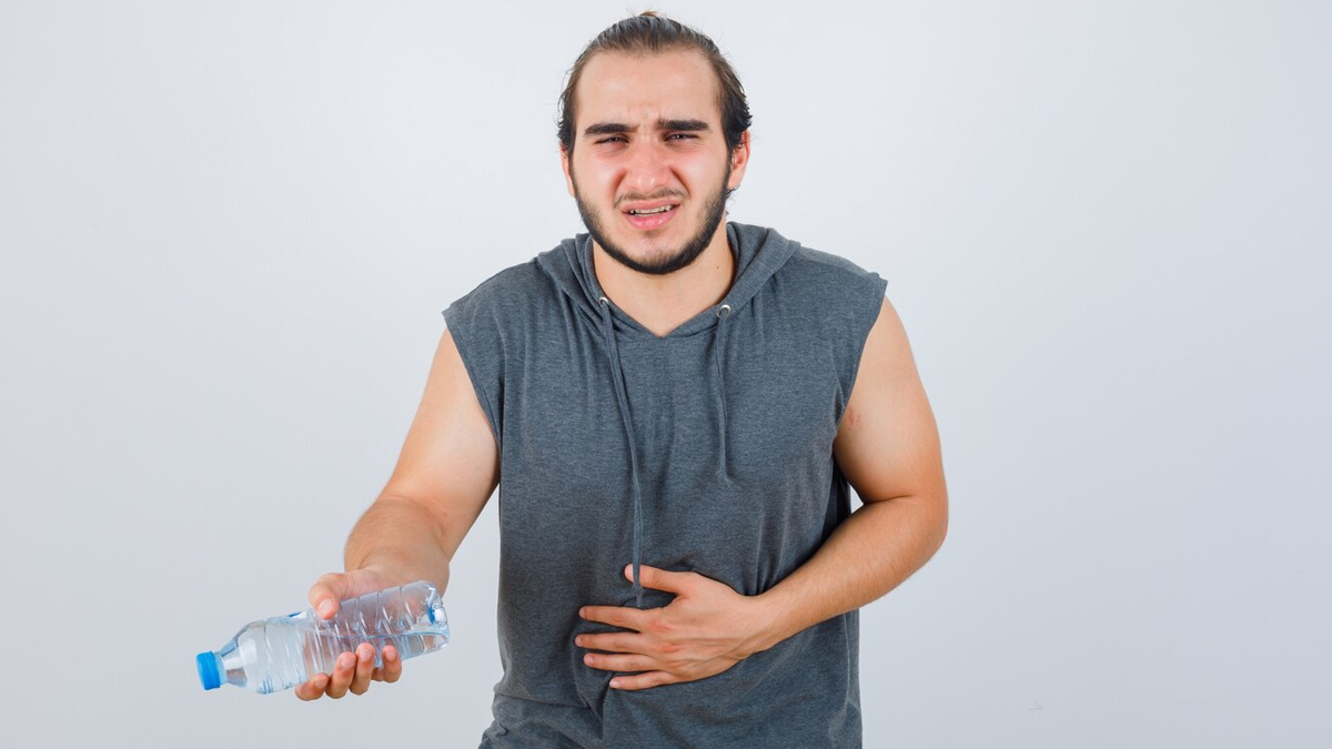 Can drinking a lot of water cause pain