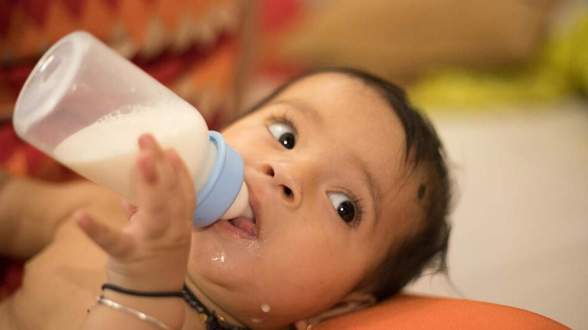 what should be done if the baby spits out milk repeatedly in hindi 01 (3)