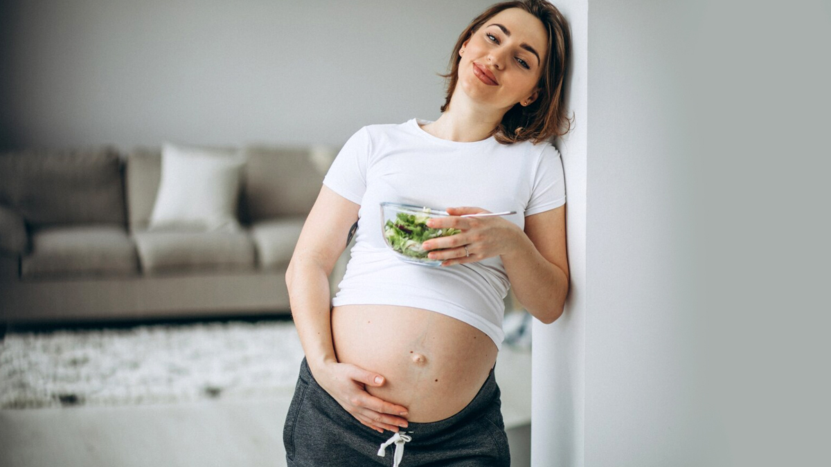 Alfalfa benefits for pregnant and breastfeeding mothers in