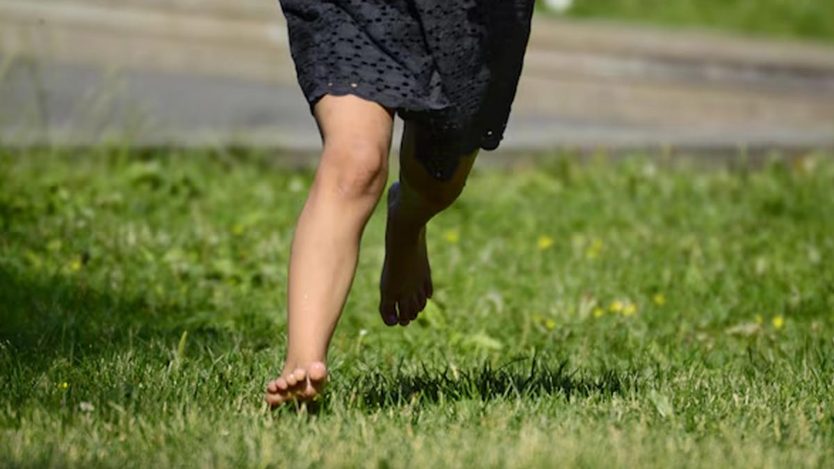 Can walking barefoot on grass beneficial in stress in
