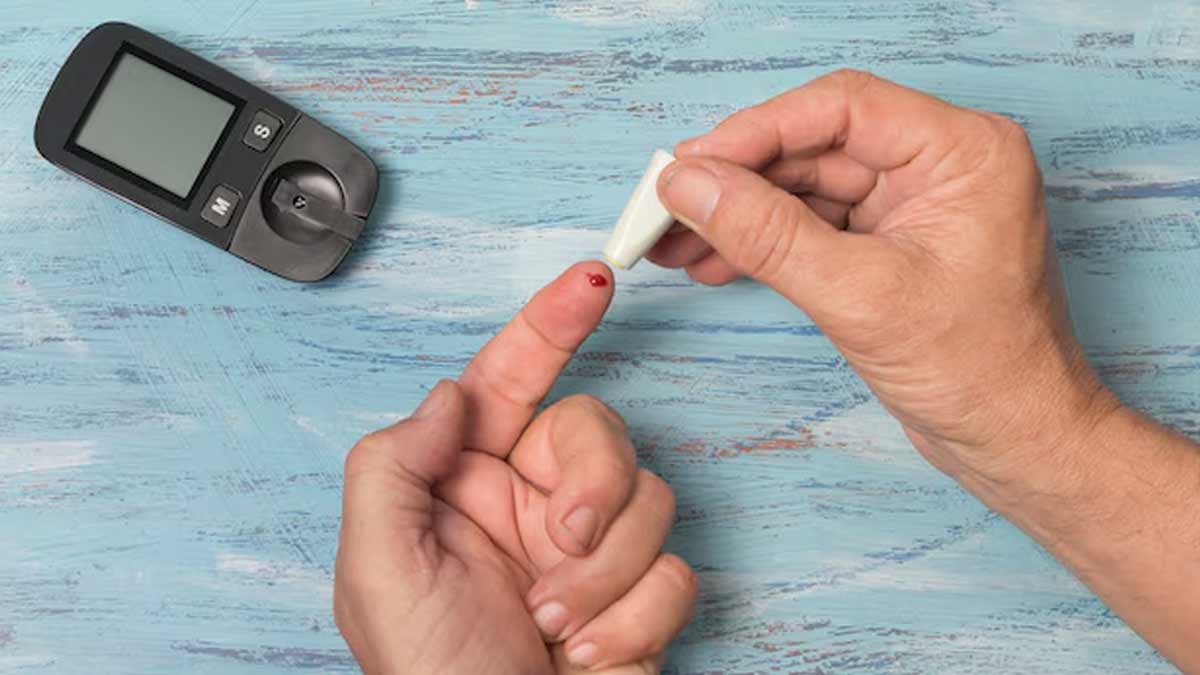 डायबिटीज में पिएं 3 जड़ी-बूटियों से बनी ड्रिंक | Best Drinks to Help Lower Blood Sugar Levels | Best Home Remedy For Diabetes Patients Tips-to-Control-blood-sugar-inside