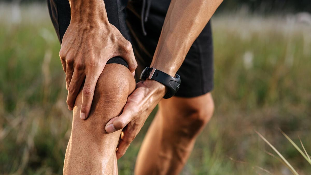 mix camphor in mustard oil and massage to get relief from joint pain know its benefits in hindi 01 (3)