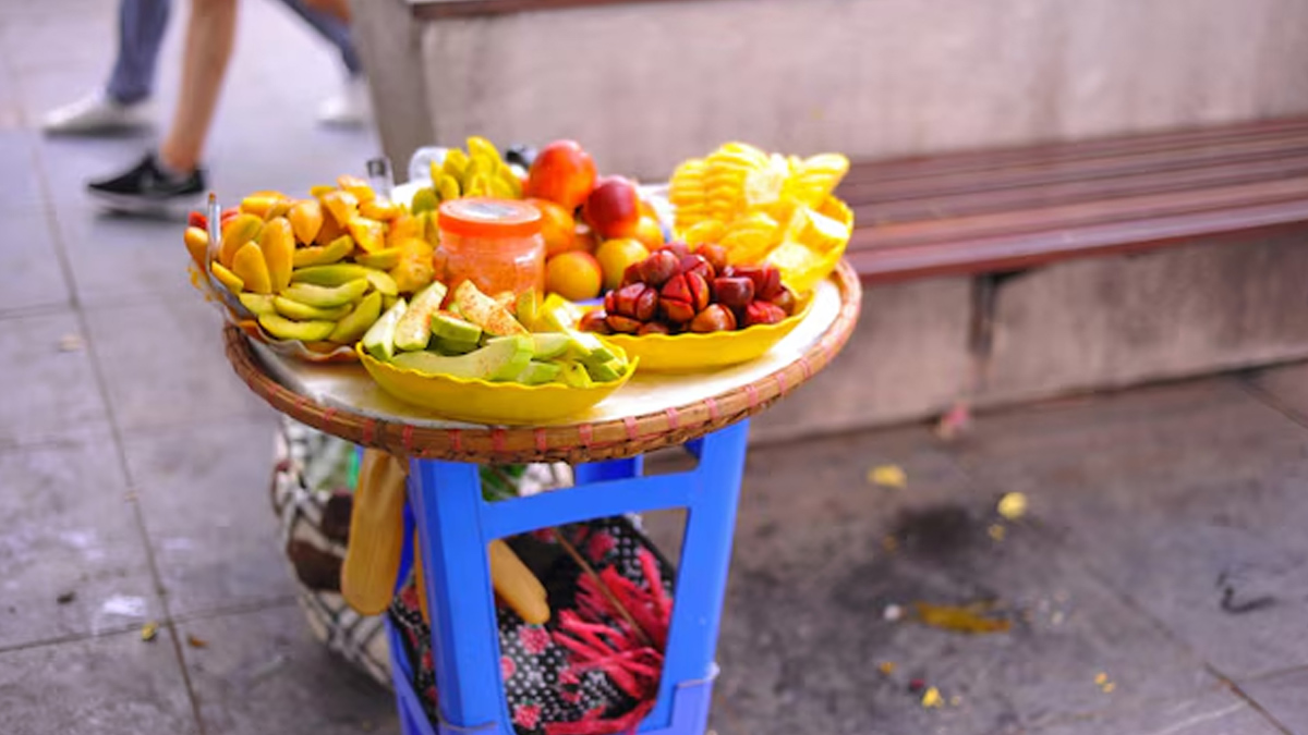 cut-fruits-on-street