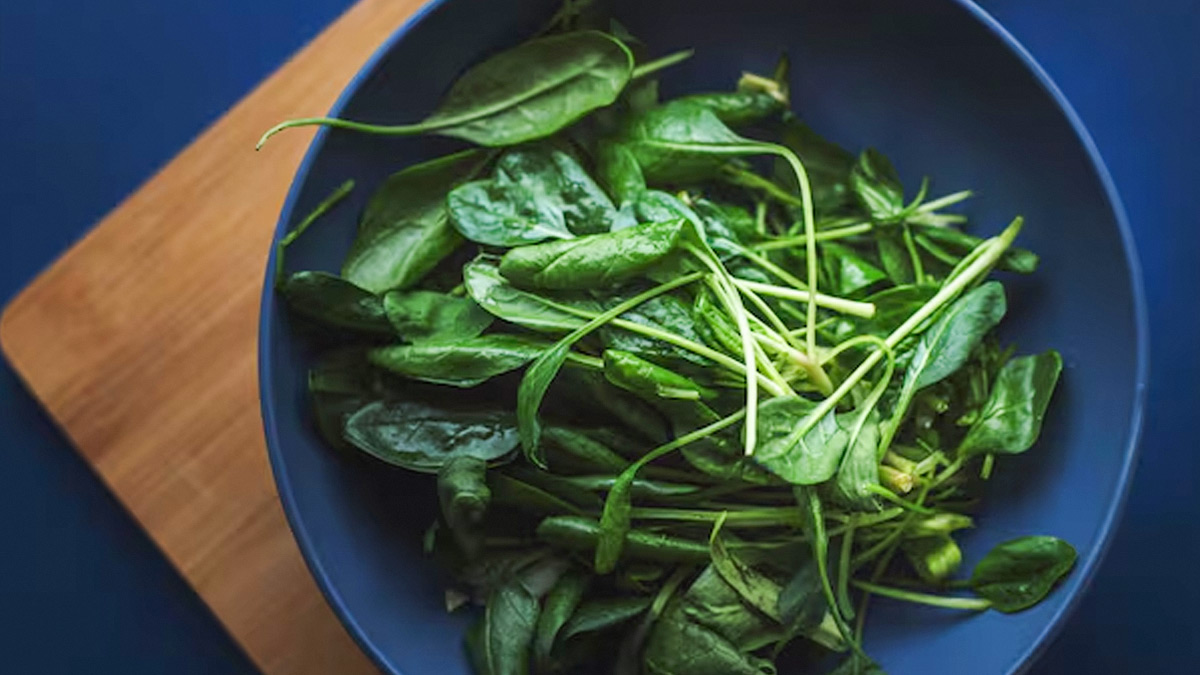 kalmi saag