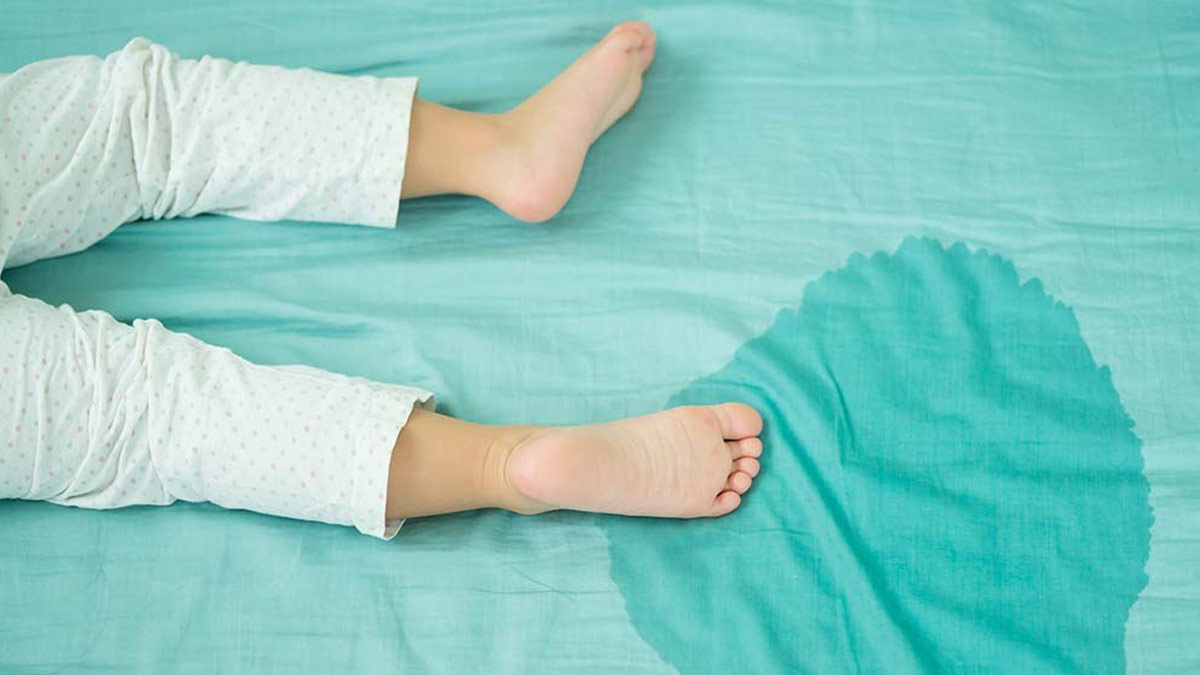 बच्‍चा बार-बार बिस्‍तर गीला करता है? जानें इसके पीछे के मनोवैज्ञानिक कारण