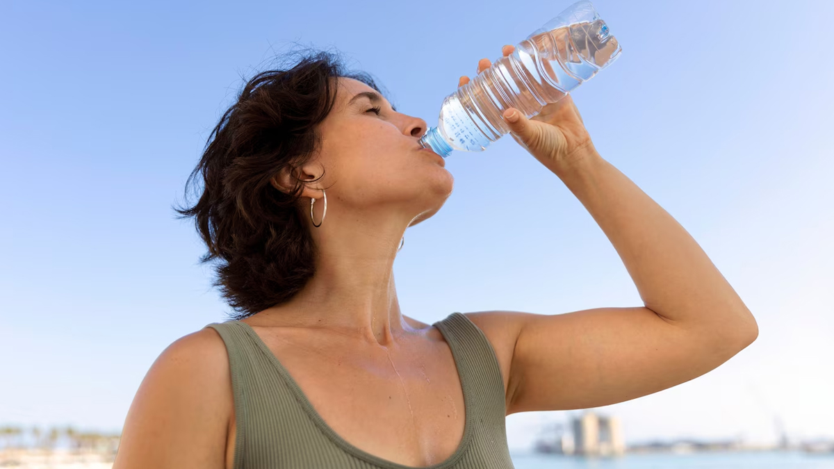Nargis-Fakhri-water-diet-inside