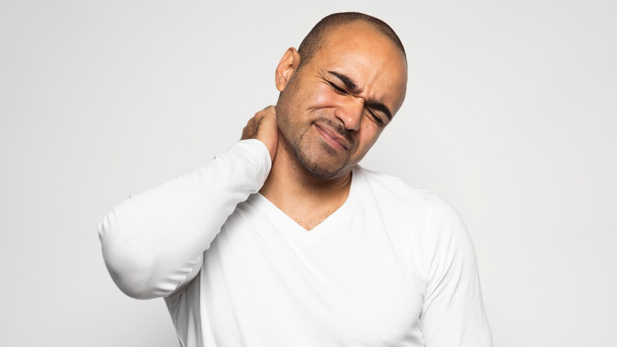 Neck Cracking Causes in Hindi
