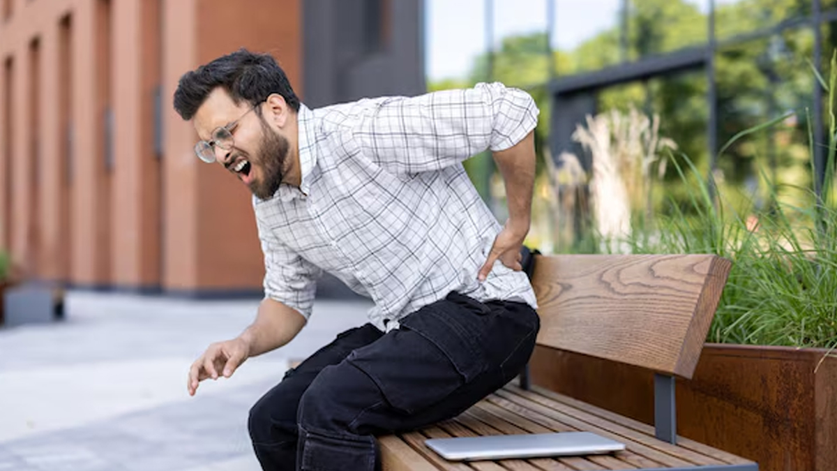 Causes and symptoms of sacroiliitis in