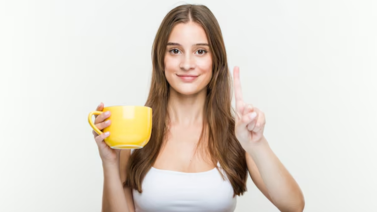 Drink turmeric tea to relieve fatigue in monsoon in Hindi