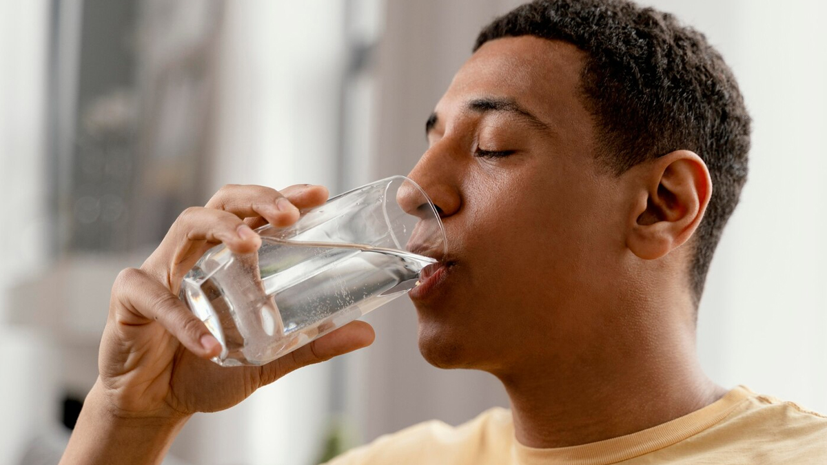 who should drink how much water  main (5)