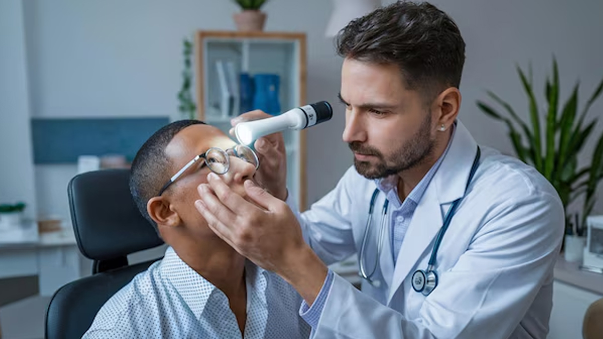 Causes symptoms and treatment of presbyopia in
